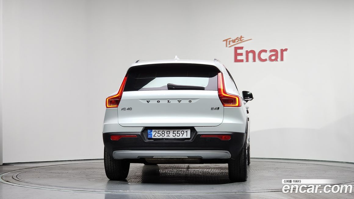 Volvo XC40 2021