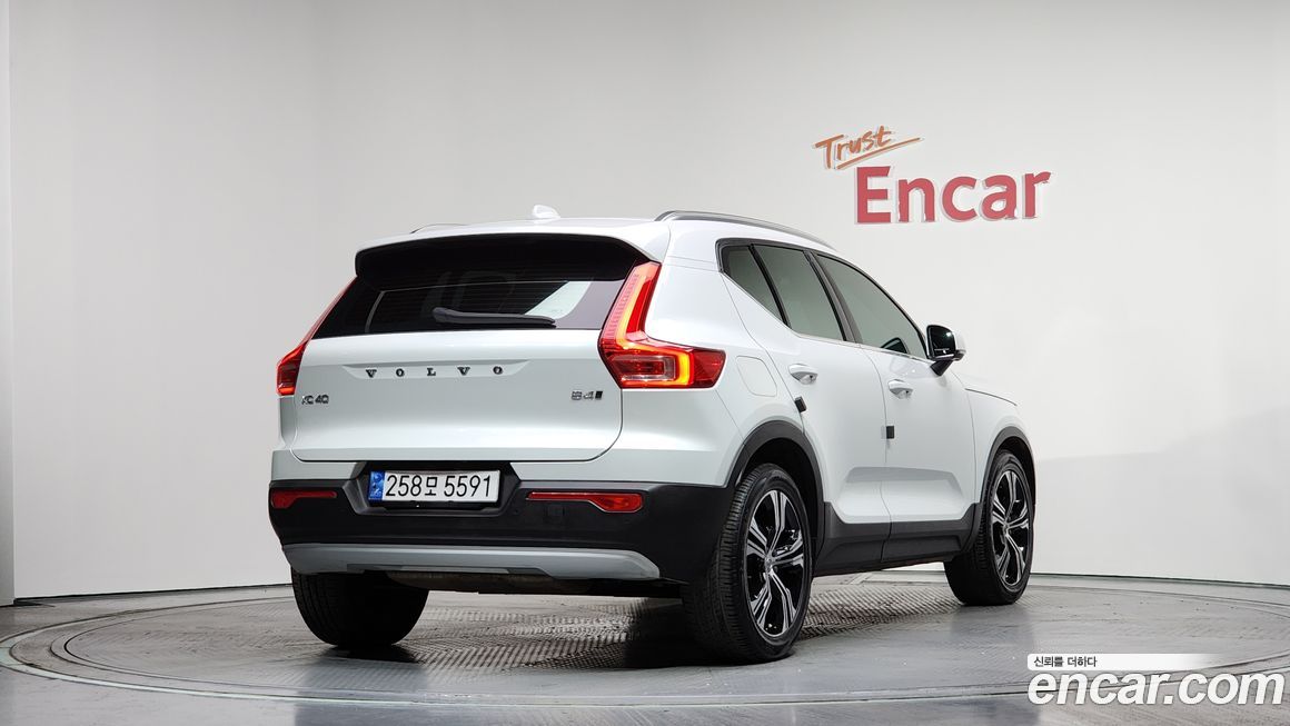 Volvo XC40 2021