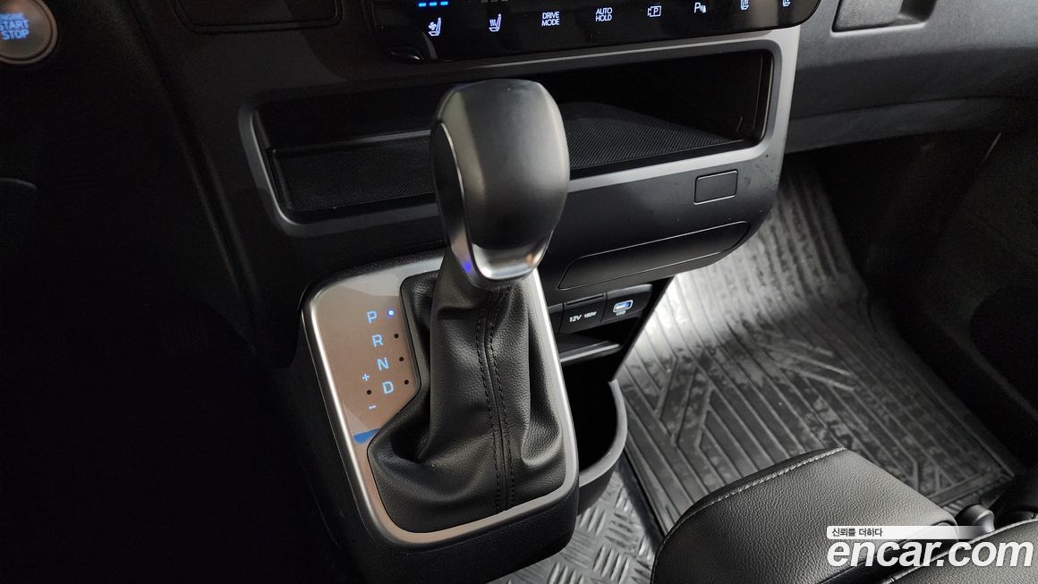 Hyundai Staria 2025