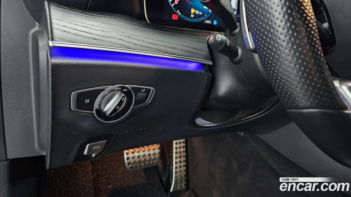 Mercedes-Benz E-Class 2022