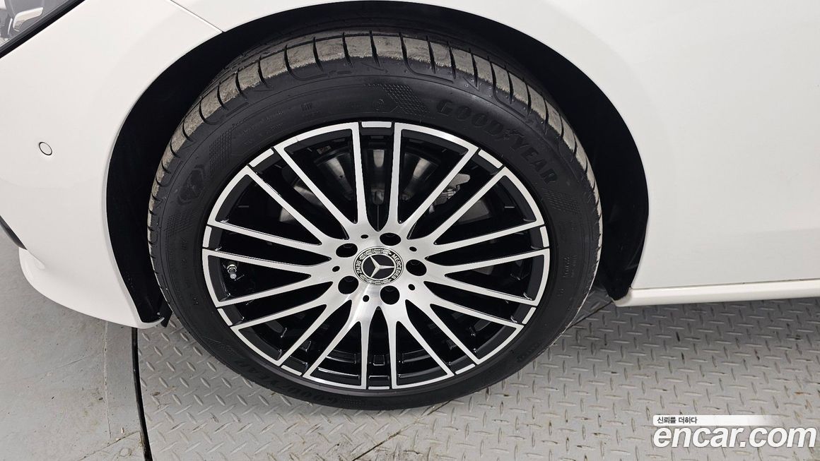Mercedes-Benz C-Class 2024