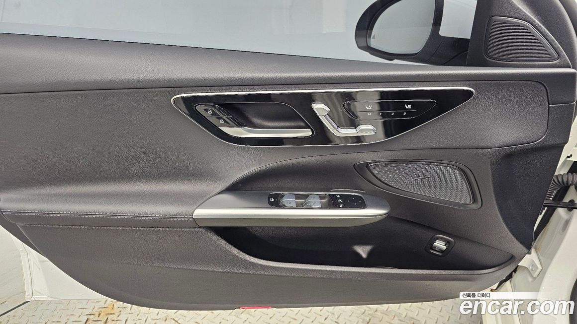 Mercedes-Benz C-Class 2024