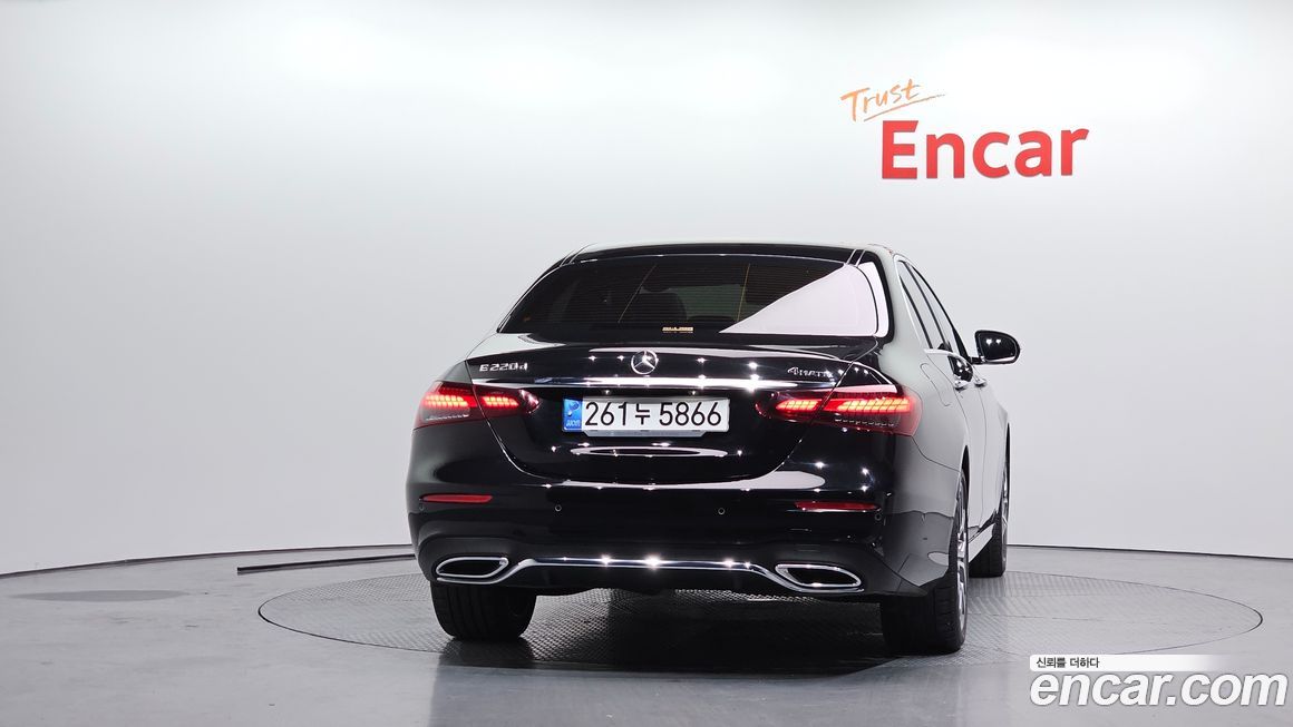 Mercedes-Benz E-Class 2022