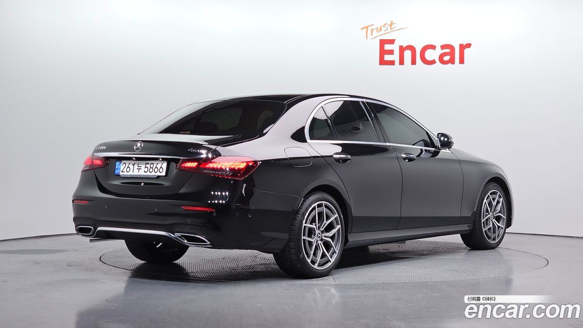 Mercedes-Benz E-Class 2022