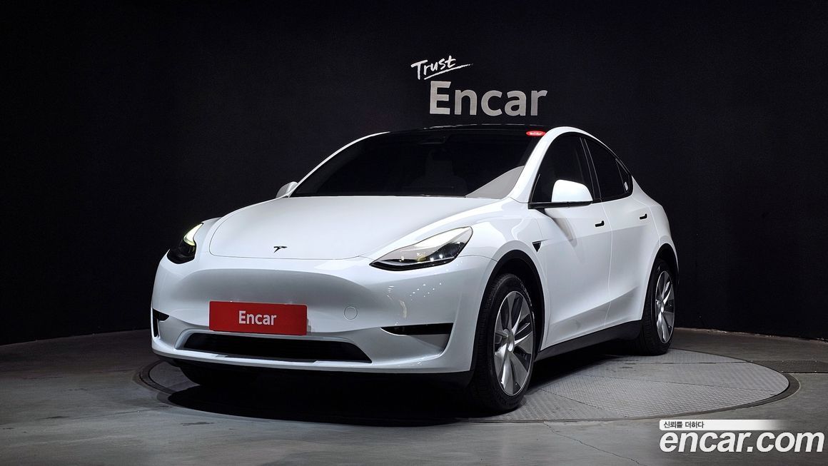 Tesla Model Y 2024