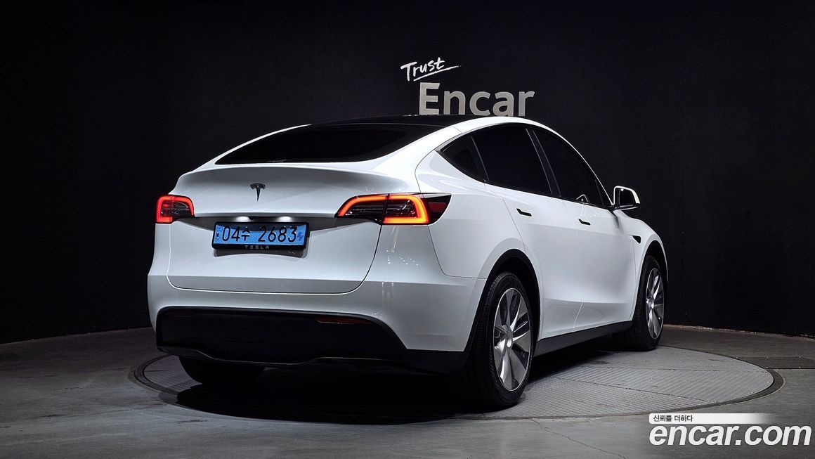Tesla Model Y 2024