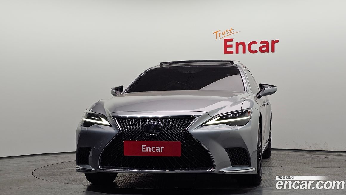 Lexus LS 2022