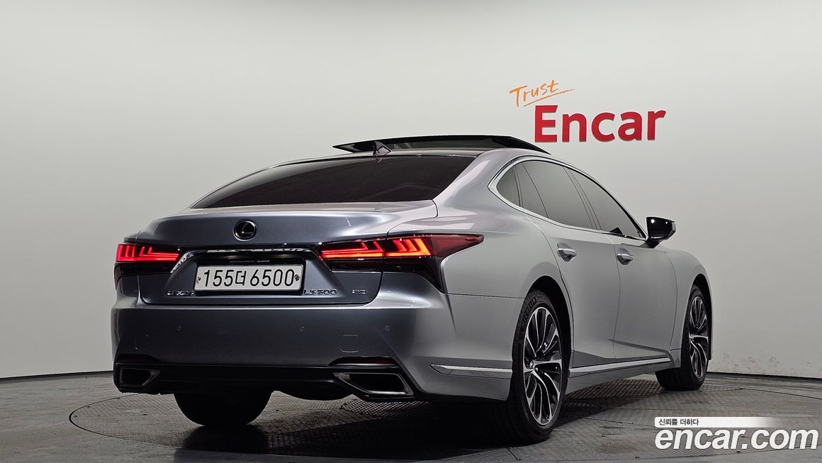 Lexus LS 2022