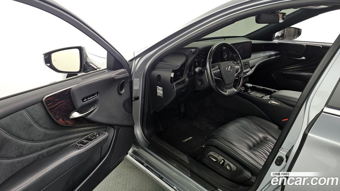 Lexus LS 2022