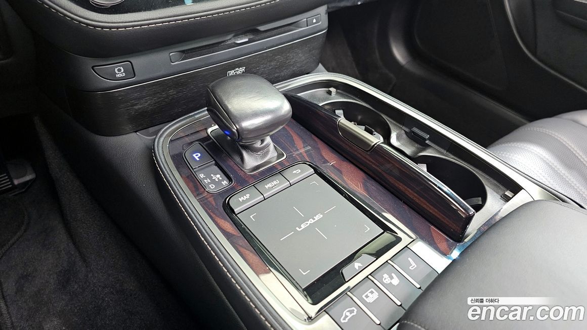Lexus LS 2022