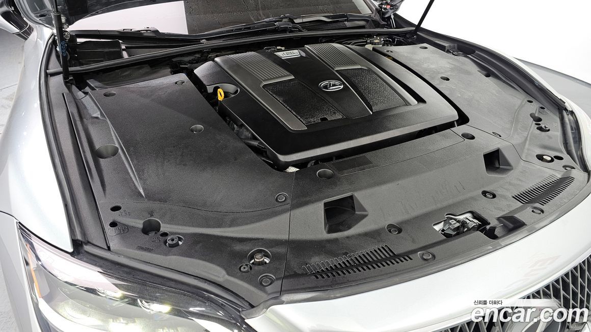 Lexus LS 2022