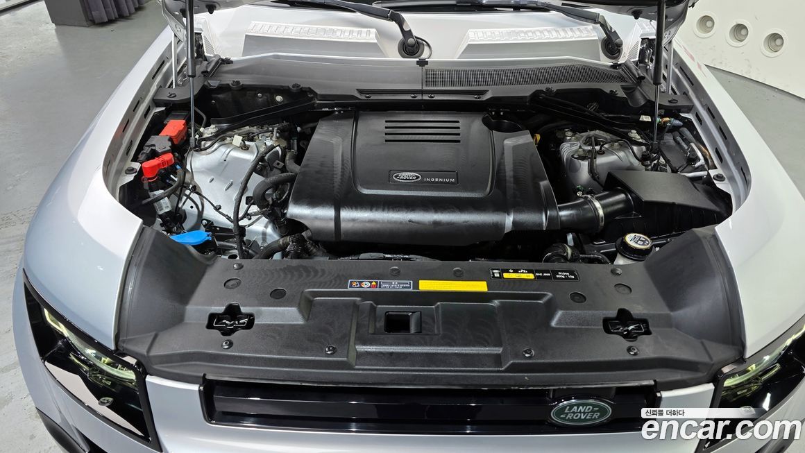Land Rover Defender 2024