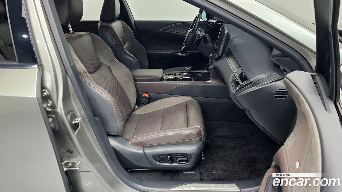 Lexus RX 2023