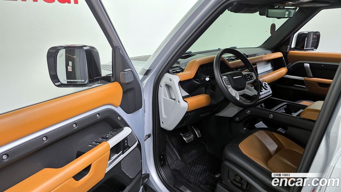 Land Rover Defender 2024