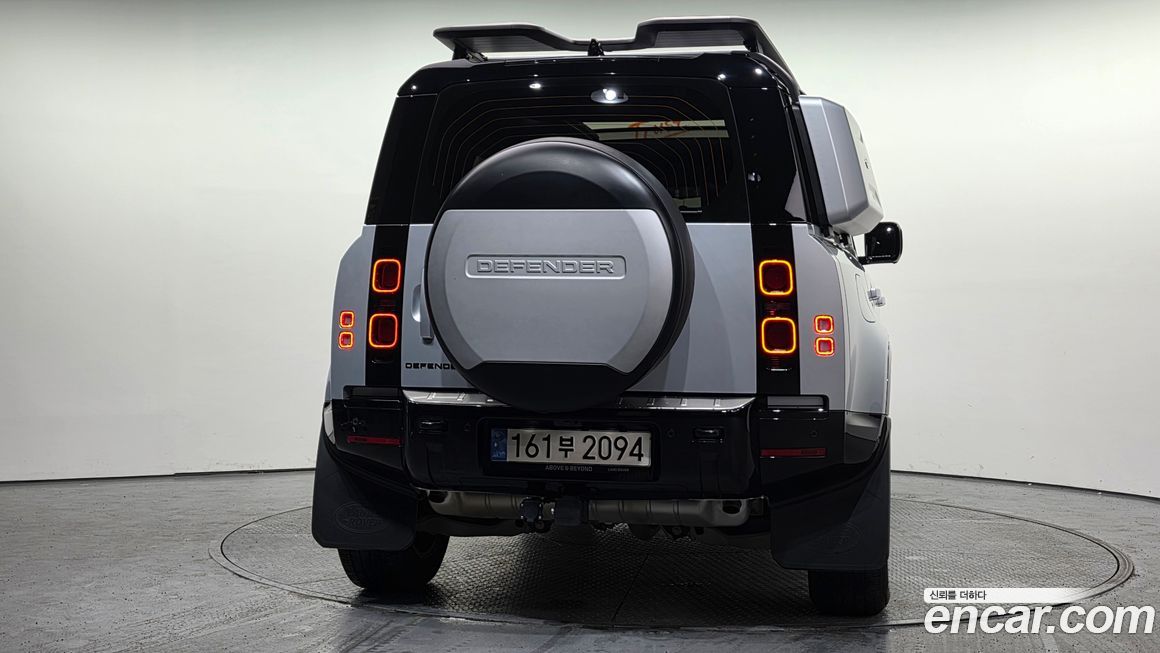 Land Rover Defender 2024