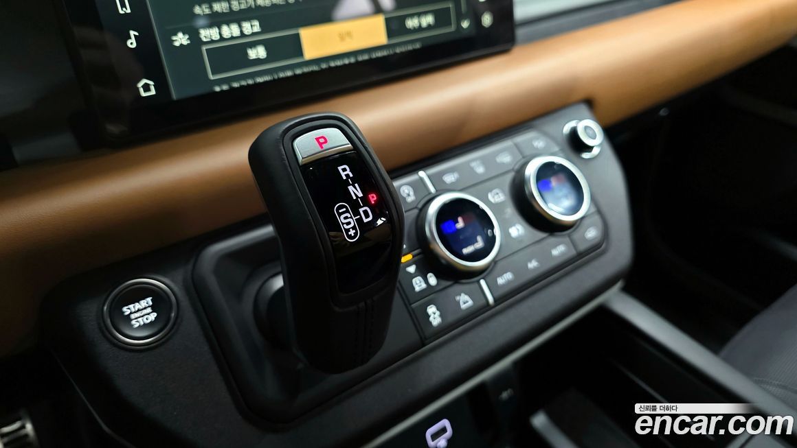 Land Rover Defender 2024