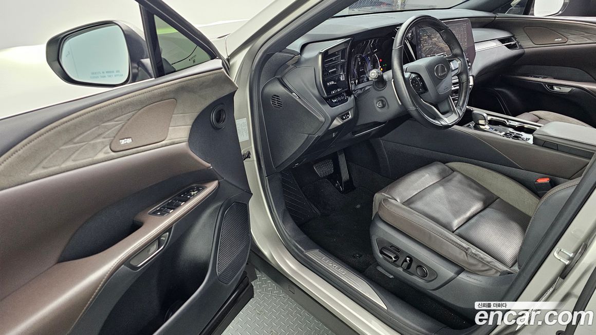Lexus RX 2023