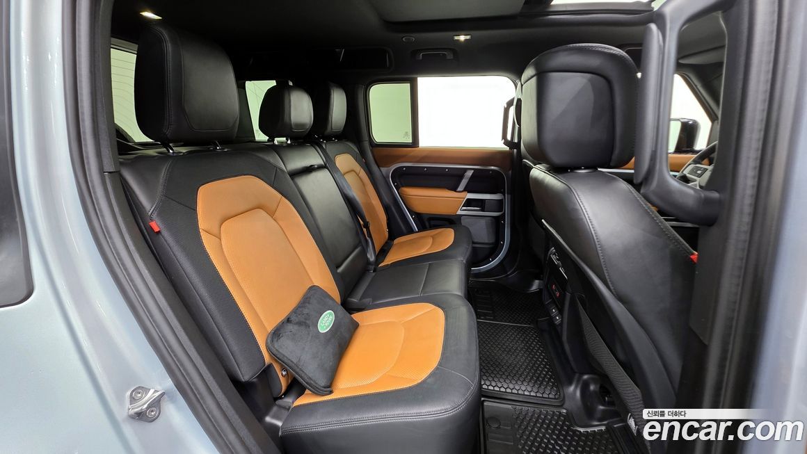 Land Rover Defender 2024