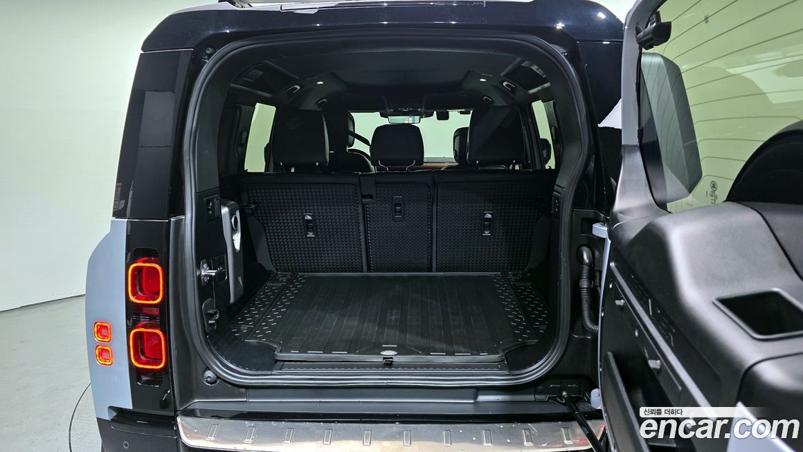 Land Rover Defender 2024