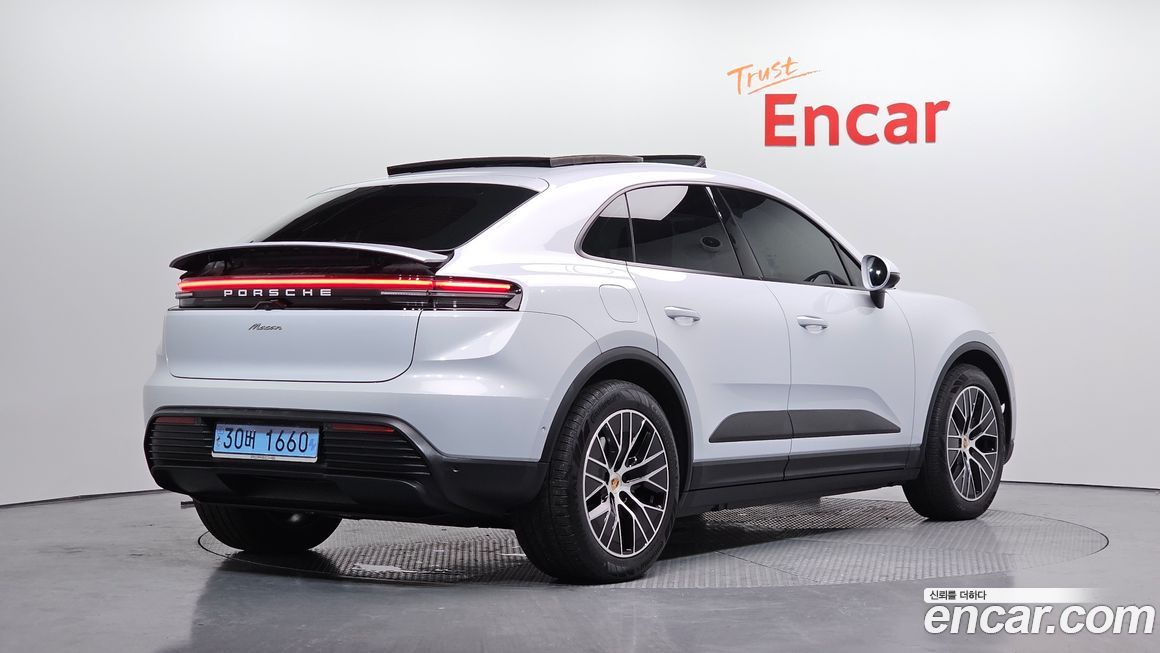Porsche Macan 2025