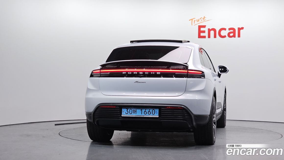 Porsche Macan 2025