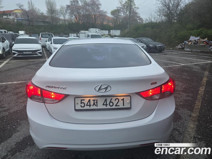Hyundai AVANTE 2013