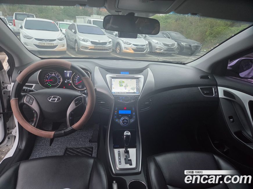 Hyundai AVANTE 2013