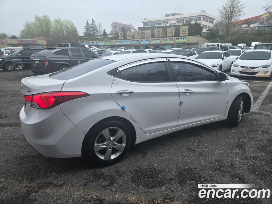 Hyundai AVANTE 2013