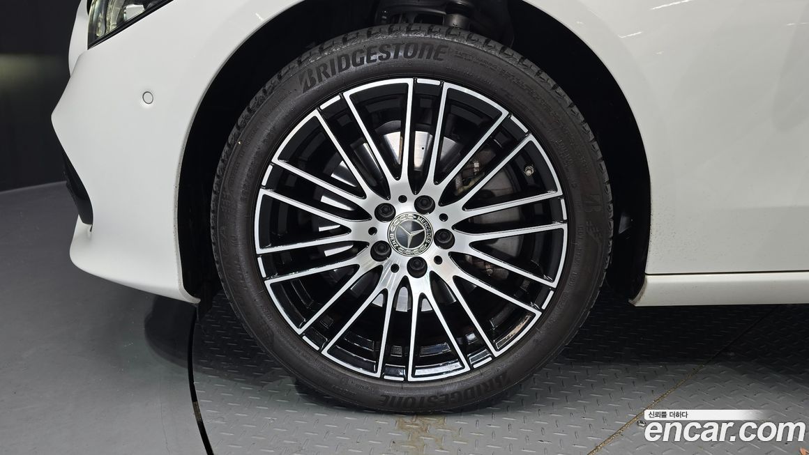 Mercedes-Benz C-Class 2023