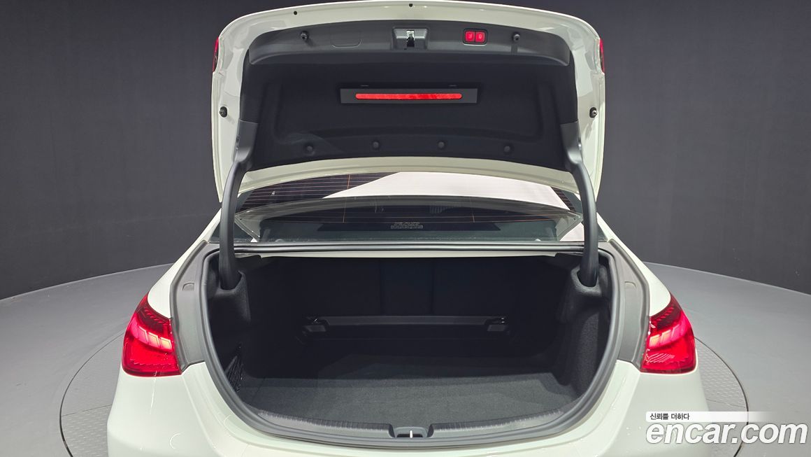 Mercedes-Benz C-Class 2023