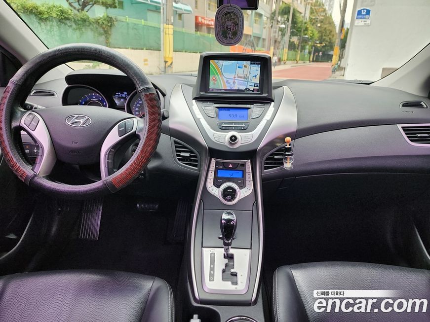 Hyundai AVANTE 2011