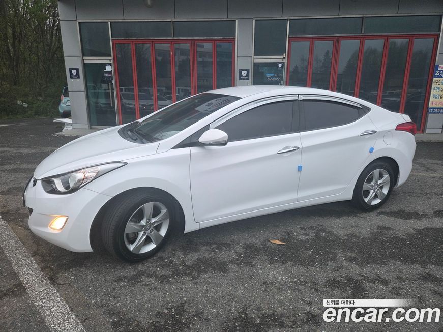 Hyundai AVANTE 2013