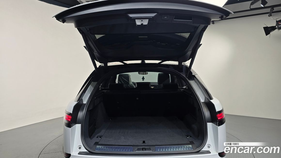 Land Rover Range Rover Velar 2025