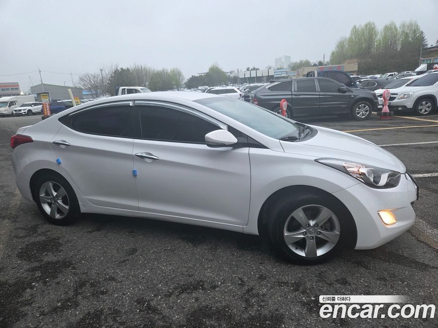 Hyundai AVANTE 2013
