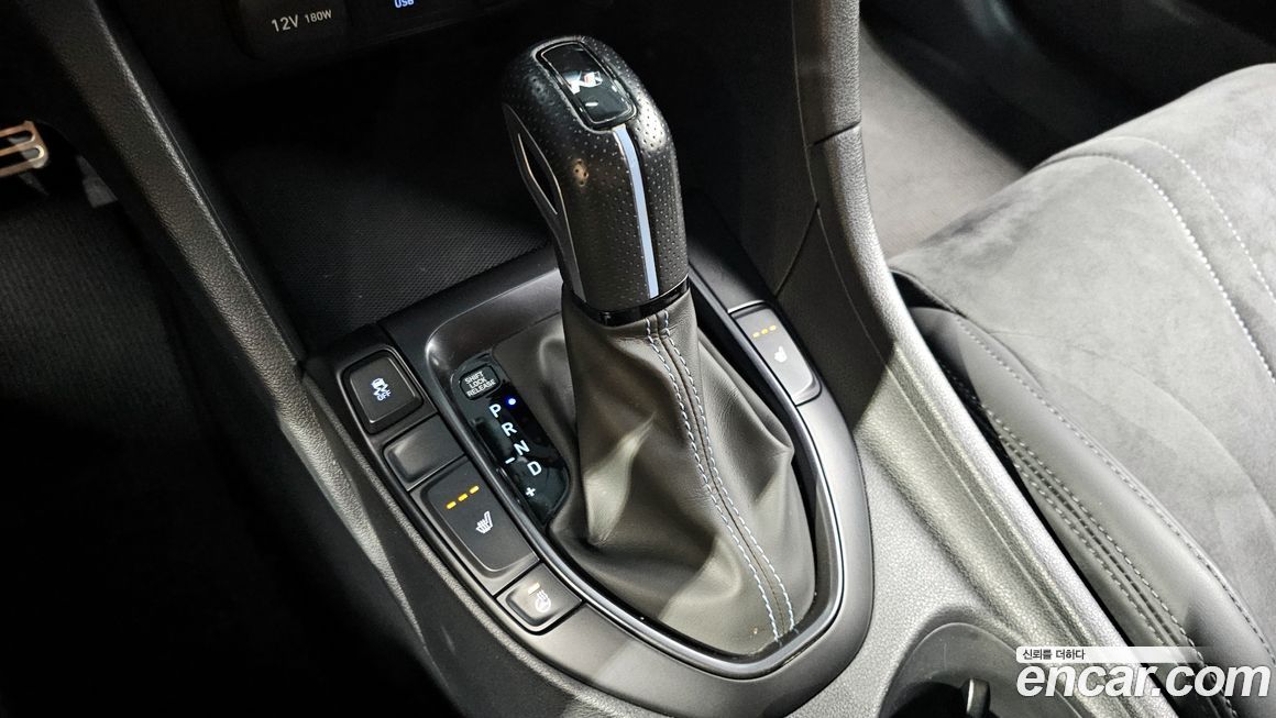 Hyundai Veloster 2021