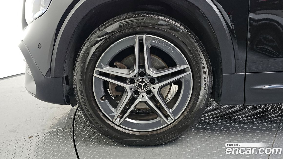 Mercedes-Benz GLB-Class 2021