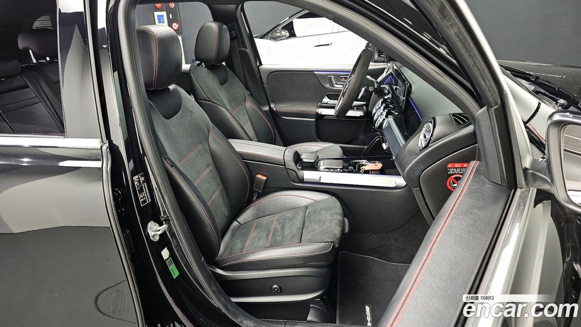 Mercedes-Benz GLB-Class 2021