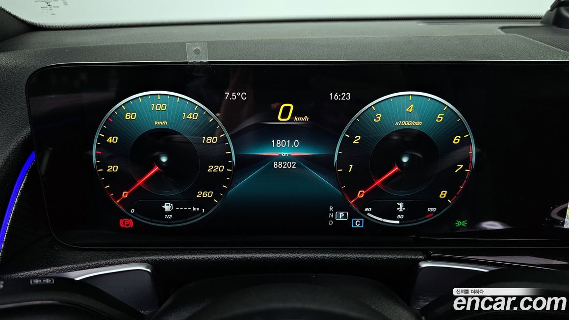 Mercedes-Benz GLB-Class 2021