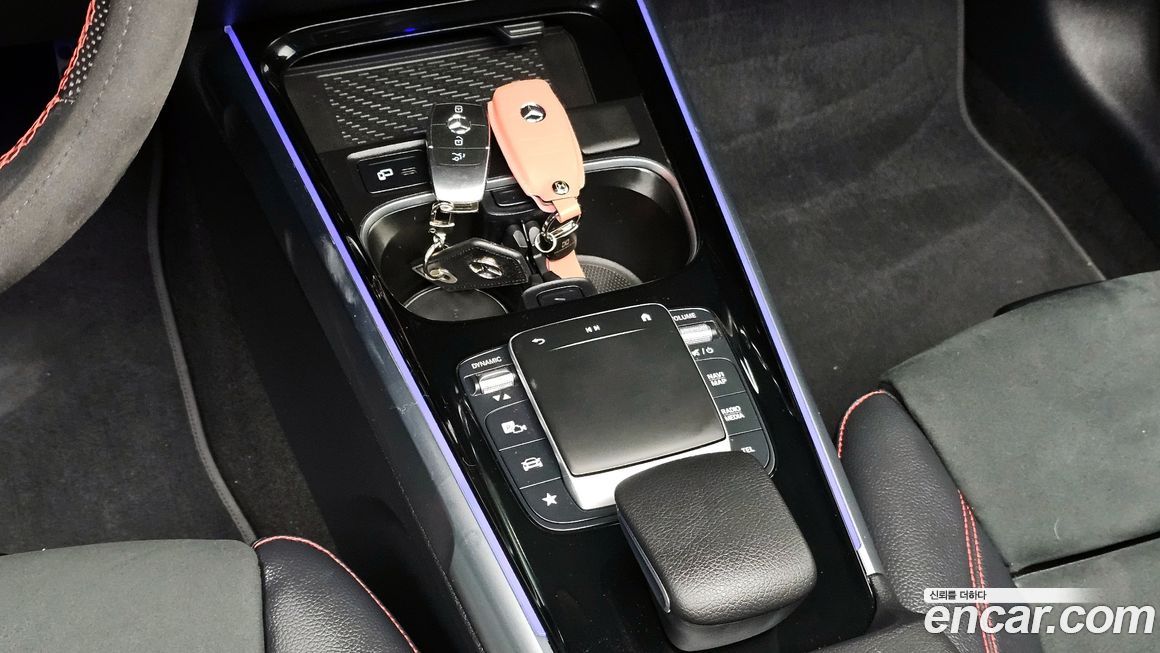 Mercedes-Benz GLB-Class 2021