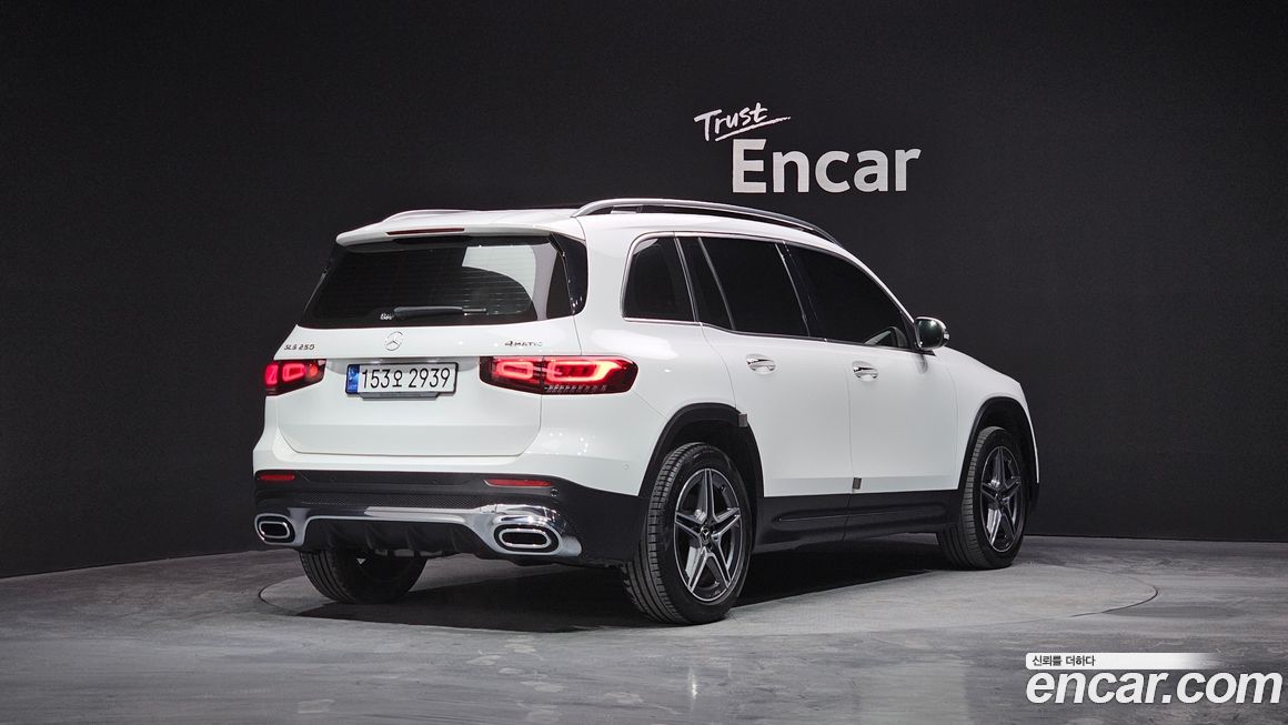 Mercedes-Benz GLB-Class 2023