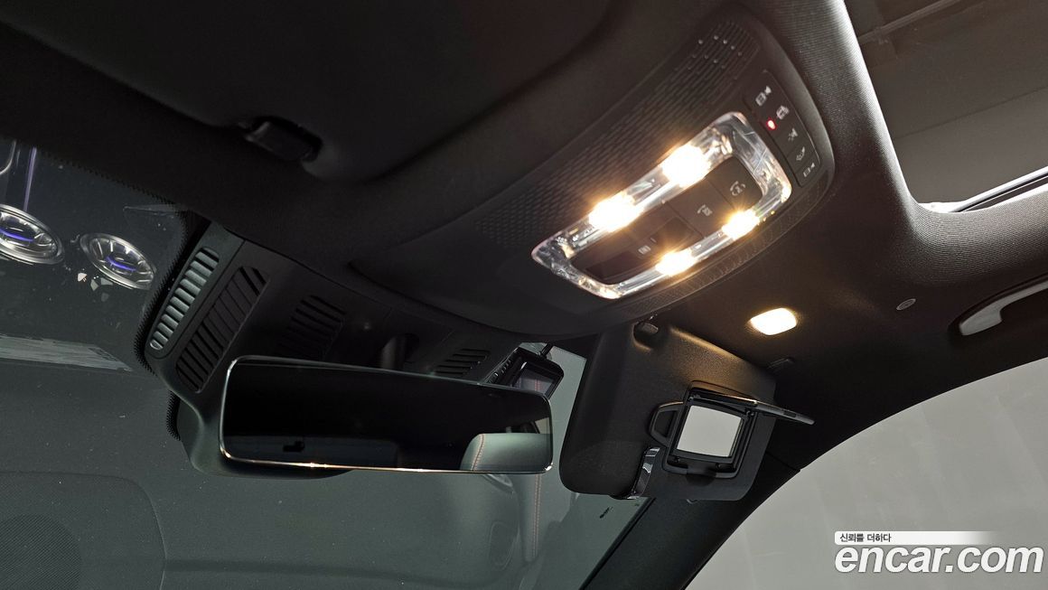 Mercedes-Benz GLB-Class 2023