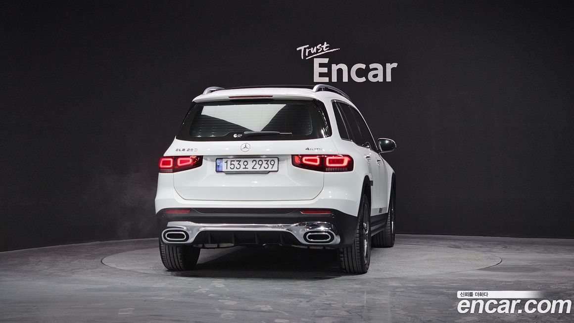 Mercedes-Benz GLB-Class 2023