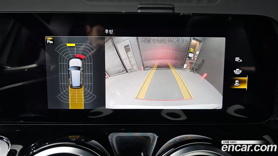 Mercedes-Benz GLB-Class 2023