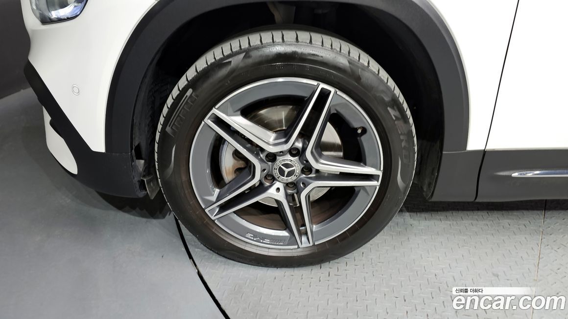 Mercedes-Benz GLB-Class 2023