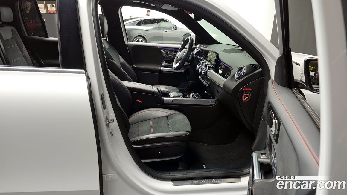 Mercedes-Benz GLB-Class 2023