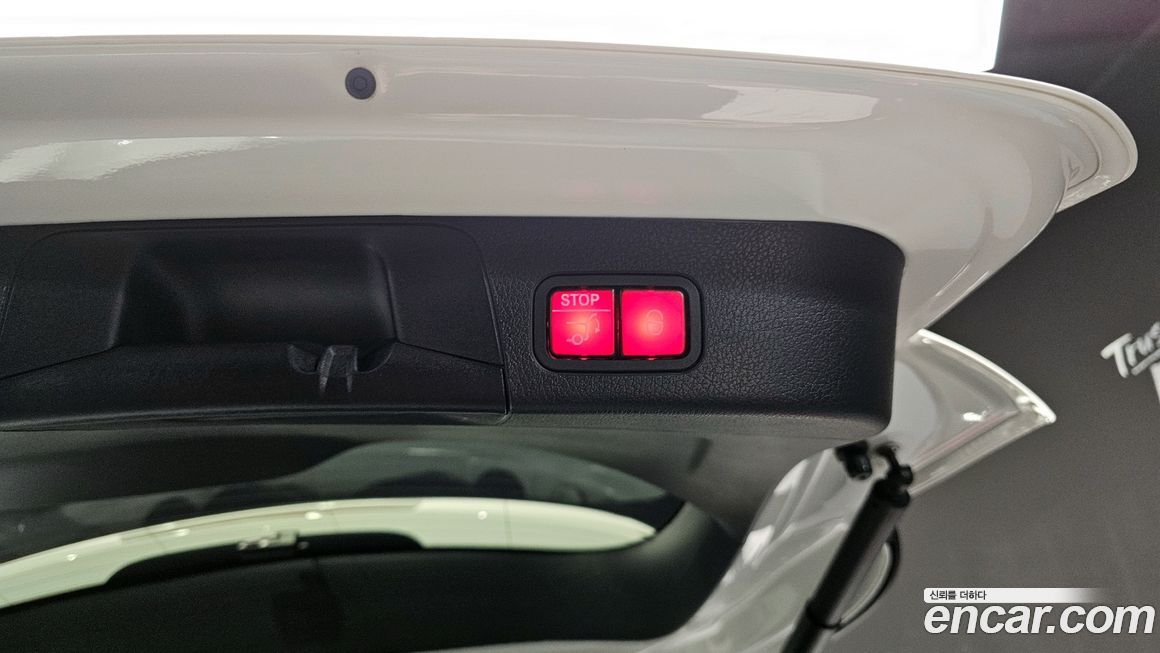 Mercedes-Benz GLB-Class 2023