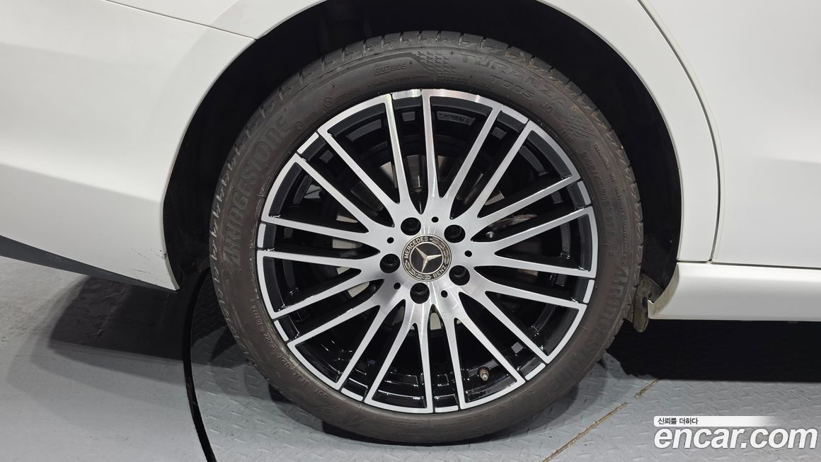 Mercedes-Benz C-Class 2023