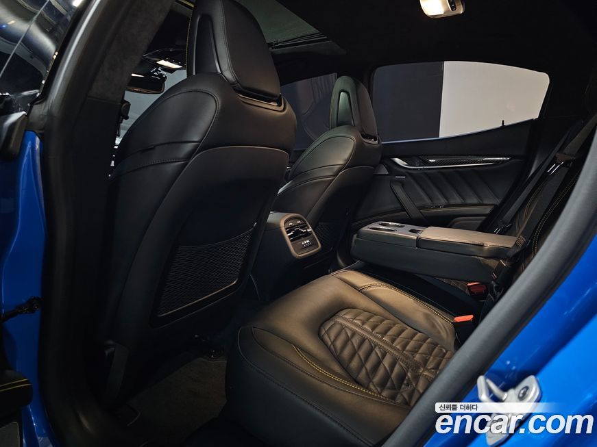 Maserati Ghibli 2021