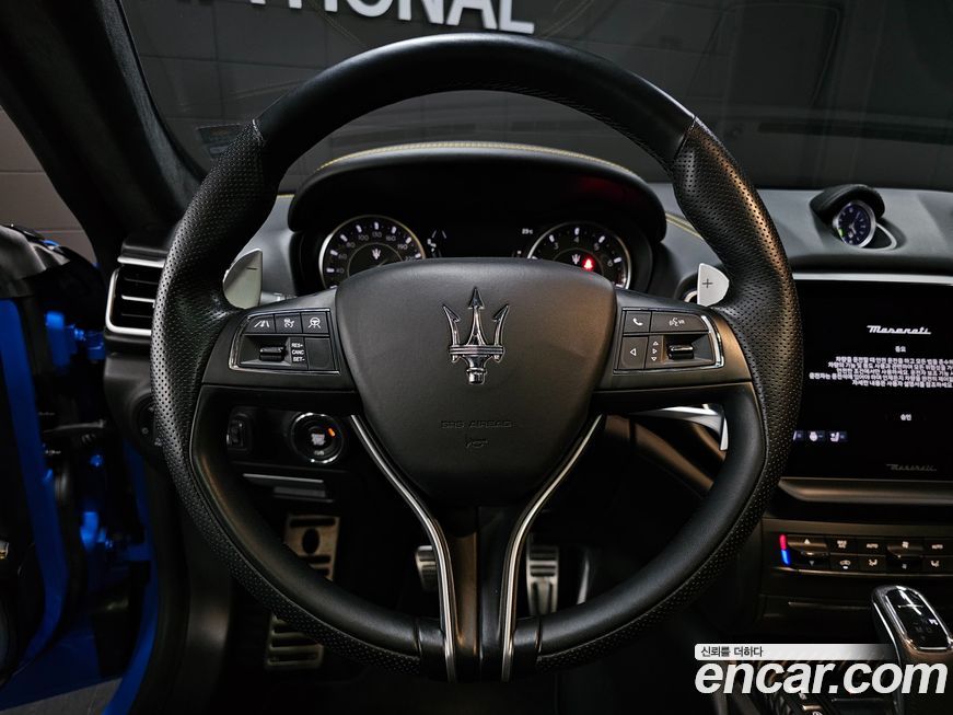 Maserati Ghibli 2021