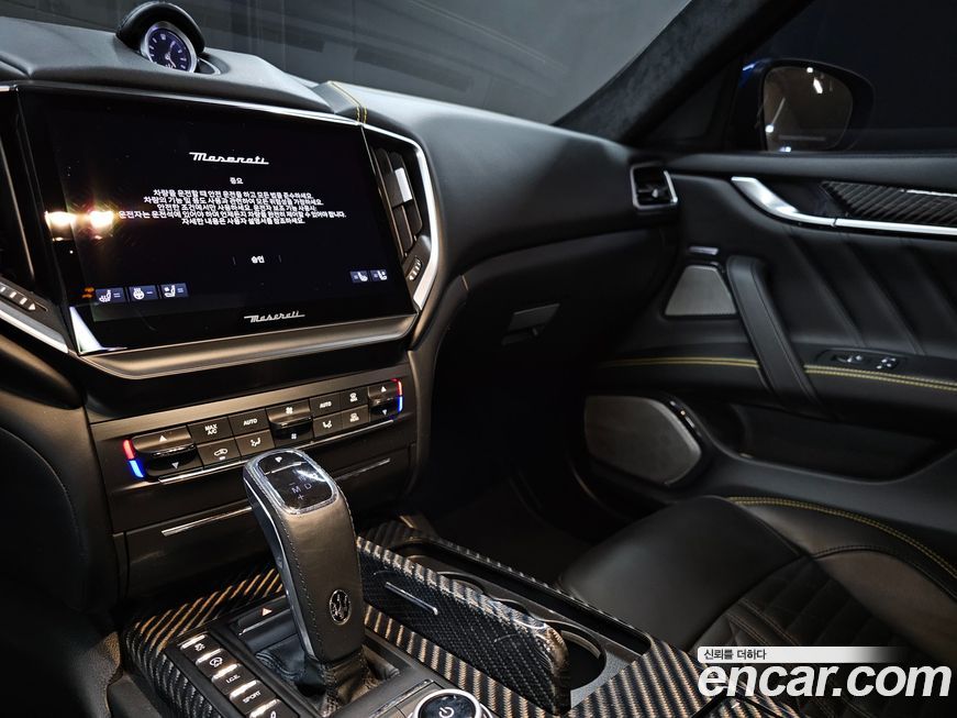 Maserati Ghibli 2021